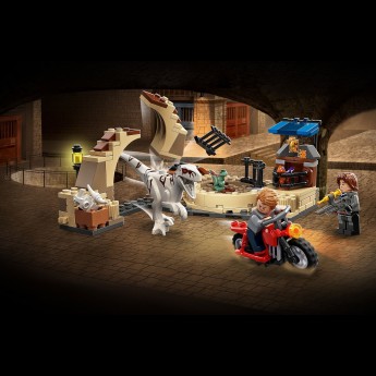 Конструктор LEGO JURASSIC WORLD™ "АТРОЦИРАПТОР: ПОГОНЯ НА МОТОЦИКЛЕ" 76945